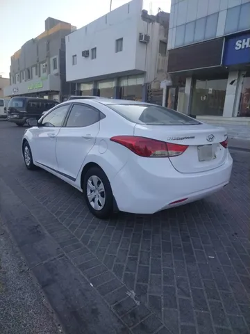 استكشف undefined undefined الصور الخارجية والداخلية. اكتشف جميع جوانب وتفاصيل السيارات.