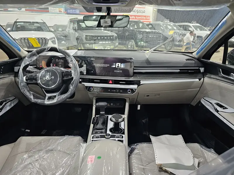 Discover undefined undefined Exterior Interior Images.Find all aspects and details of cars.