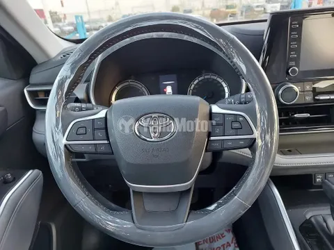 New Toyota Grand Highlander 2023
