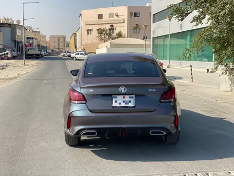استكشف undefined undefined الصور الخارجية والداخلية. اكتشف جميع جوانب وتفاصيل السيارات.