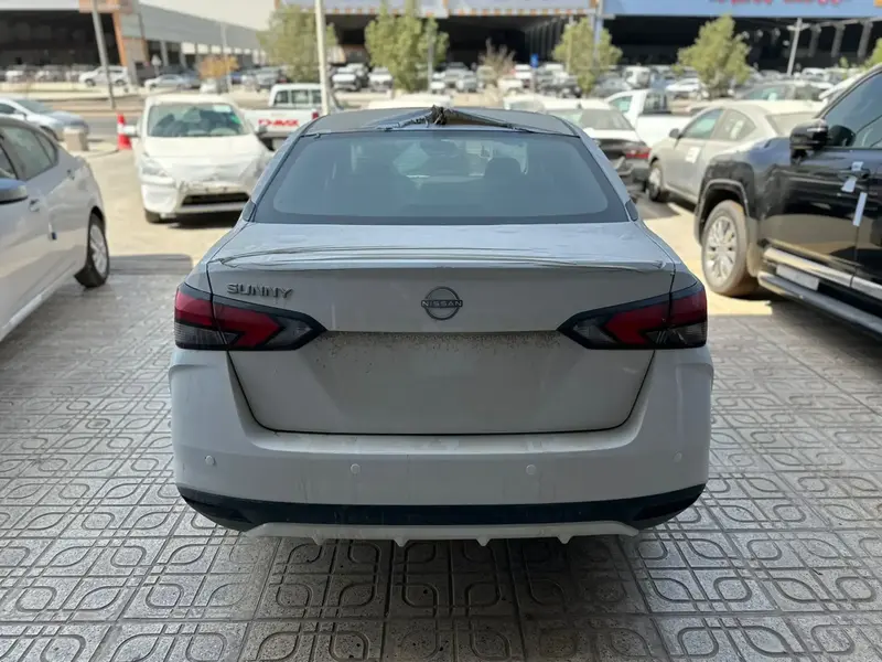 Nissan Sunny 2024