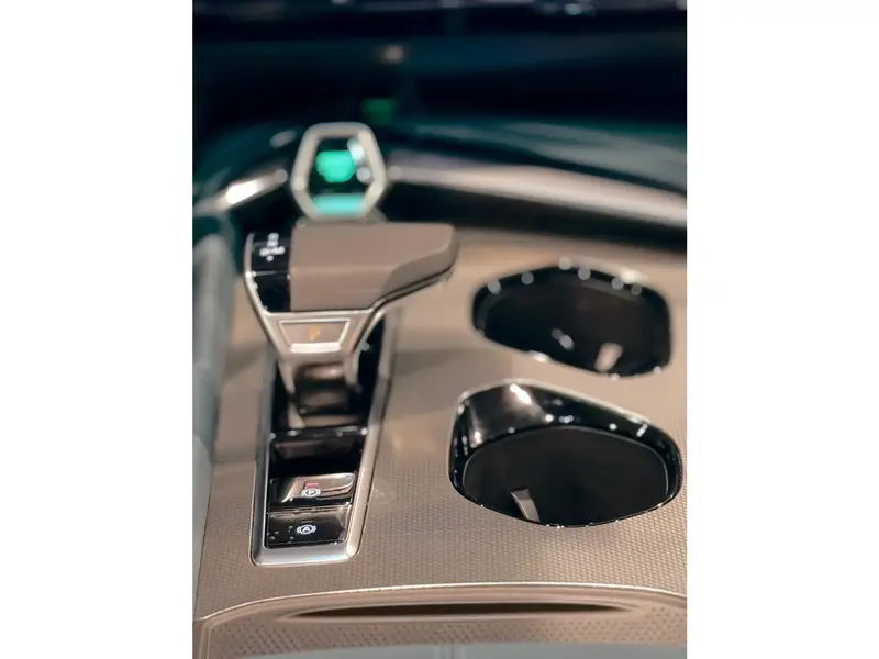 Discover undefined undefined Exterior Interior Images.Find all aspects and details of cars.