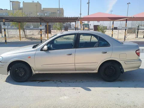 استكشف undefined undefined الصور الخارجية والداخلية. اكتشف جميع جوانب وتفاصيل السيارات.