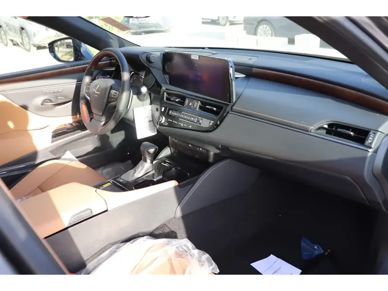 Lexus ES 2025