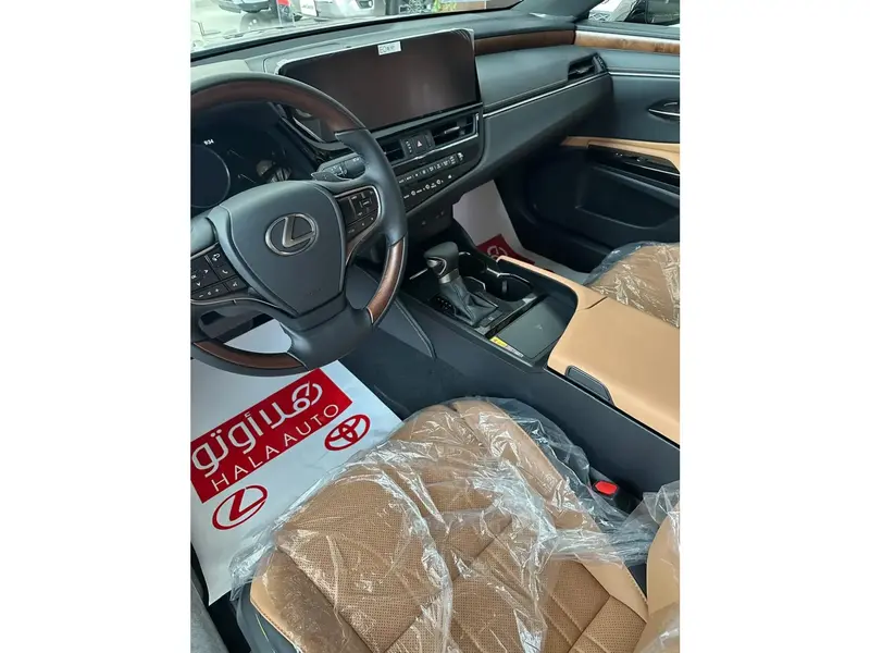 Lexus ES 2025