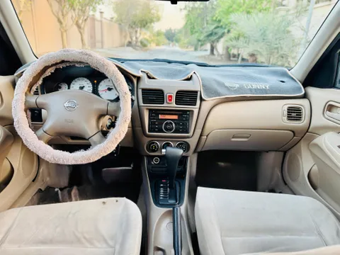 Nissan Sunny 1.6L Super Saloon 2012