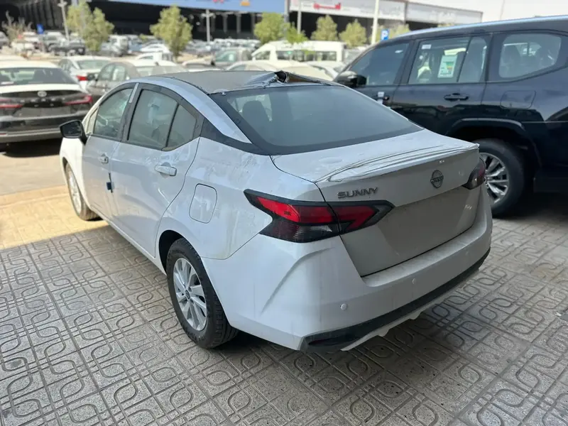 Nissan Sunny 2024