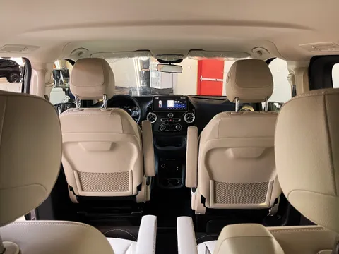 Discover undefined undefined Exterior Interior Images.Find all aspects and details of cars.