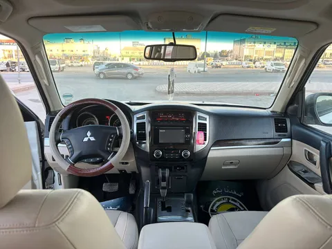 Discover undefined undefined Exterior Interior Images.Find all aspects and details of cars.