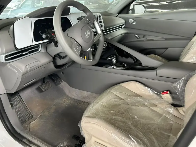 Hyundai Elantra 2025