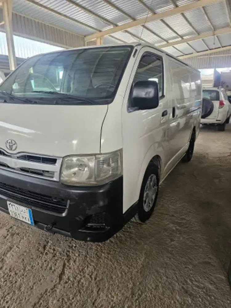 toyota hiace image Toyota Hiace 2011