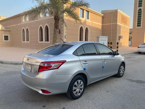 استكشف undefined undefined الصور الخارجية والداخلية. اكتشف جميع جوانب وتفاصيل السيارات.