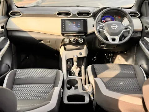 Discover undefined undefined Exterior Interior Images.Find all aspects and details of cars.