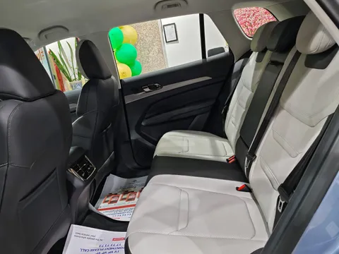 Discover undefined undefined Exterior Interior Images.Find all aspects and details of cars.