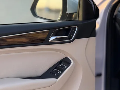 Discover undefined undefined Exterior Interior Images.Find all aspects and details of cars.