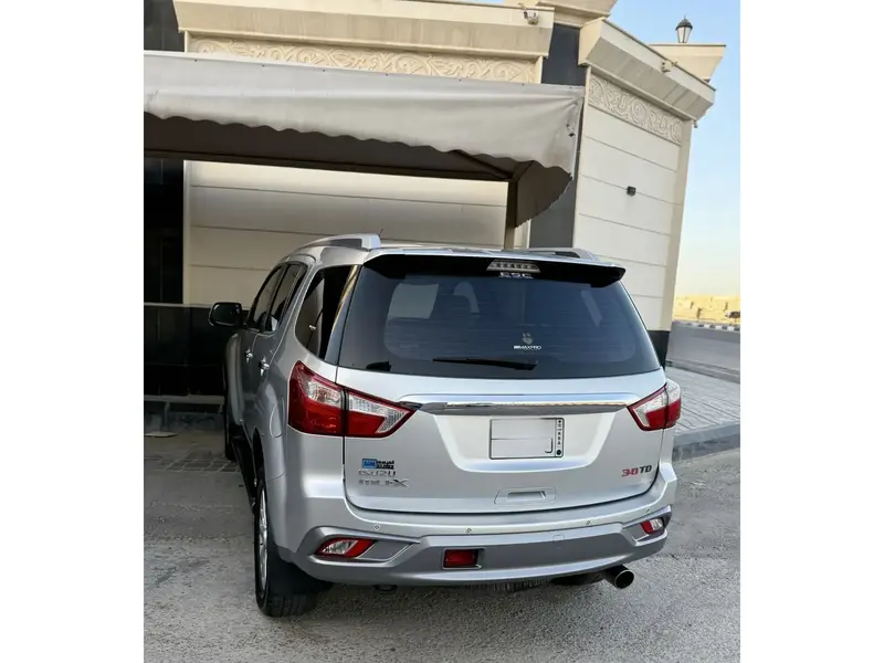 Isuzu MUX 2019