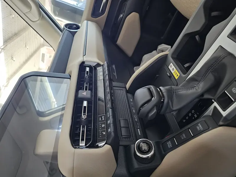 Discover undefined undefined Exterior Interior Images.Find all aspects and details of cars.