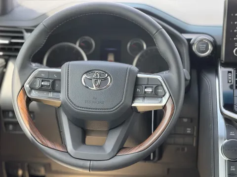 New Toyota Land Cruiser 4.0 GXR 2025