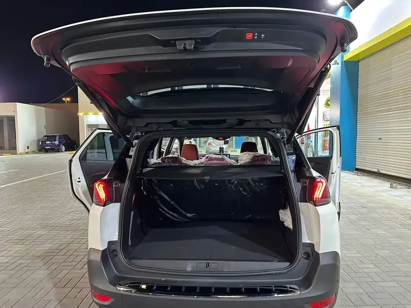 Discover undefined undefined Exterior Interior Images.Find all aspects and details of cars.