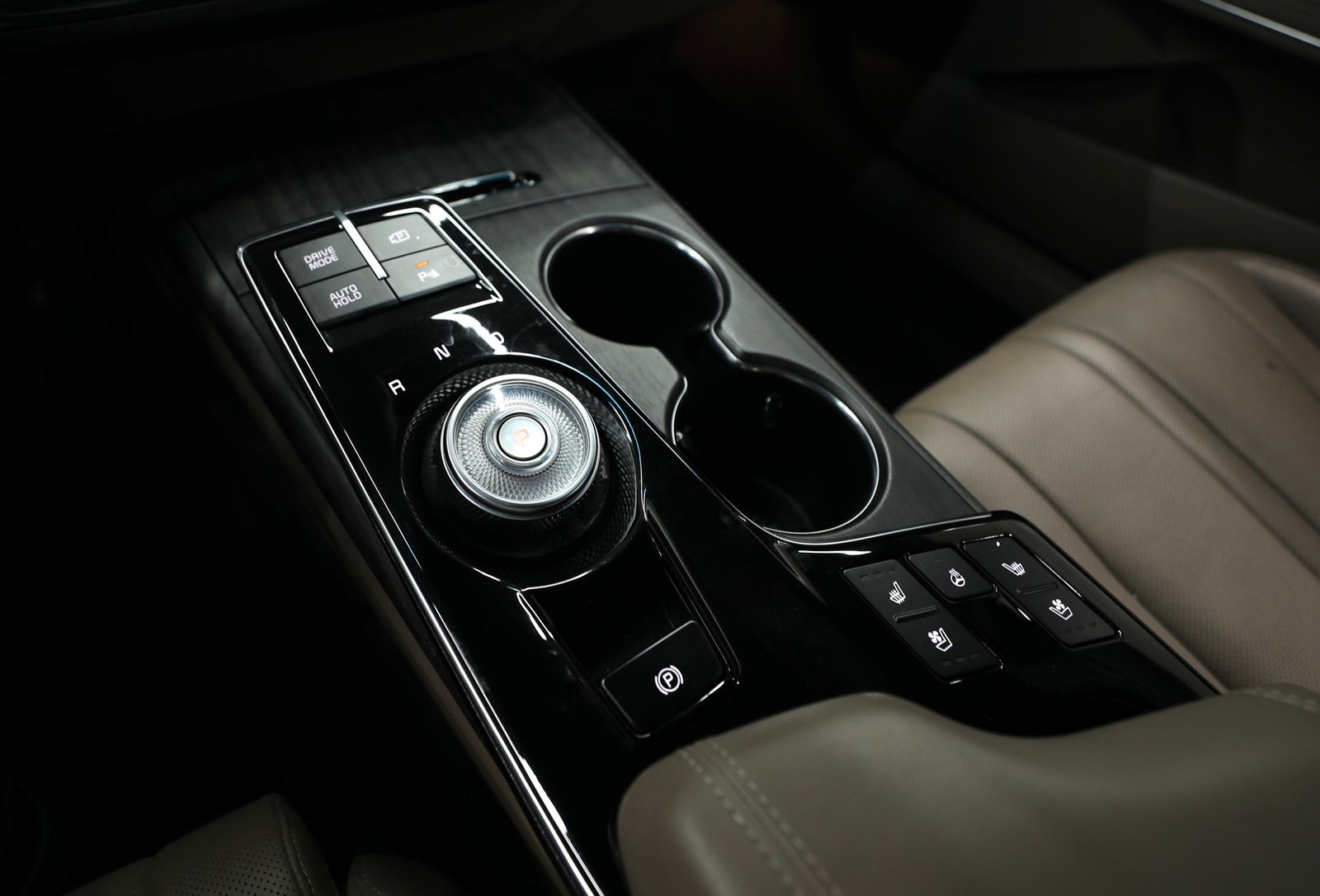 Accident Free | 2.5L | Free Insurance and Registration | Under Warranty Till 2026 | A001725