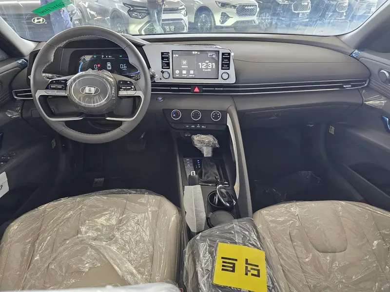 Discover undefined undefined Exterior Interior Images.Find all aspects and details of cars.