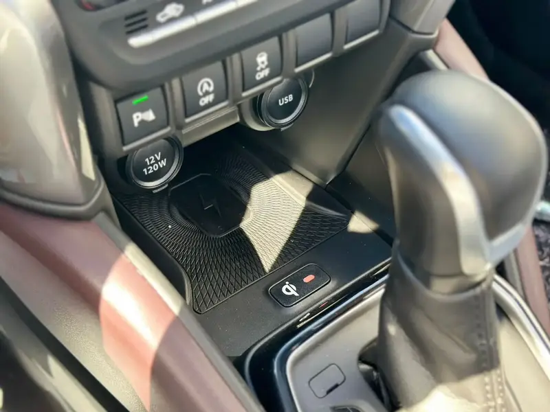 Discover undefined undefined Exterior Interior Images.Find all aspects and details of cars.