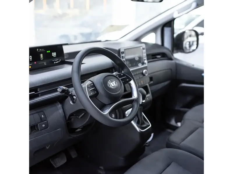 Hyundai Staria 2025