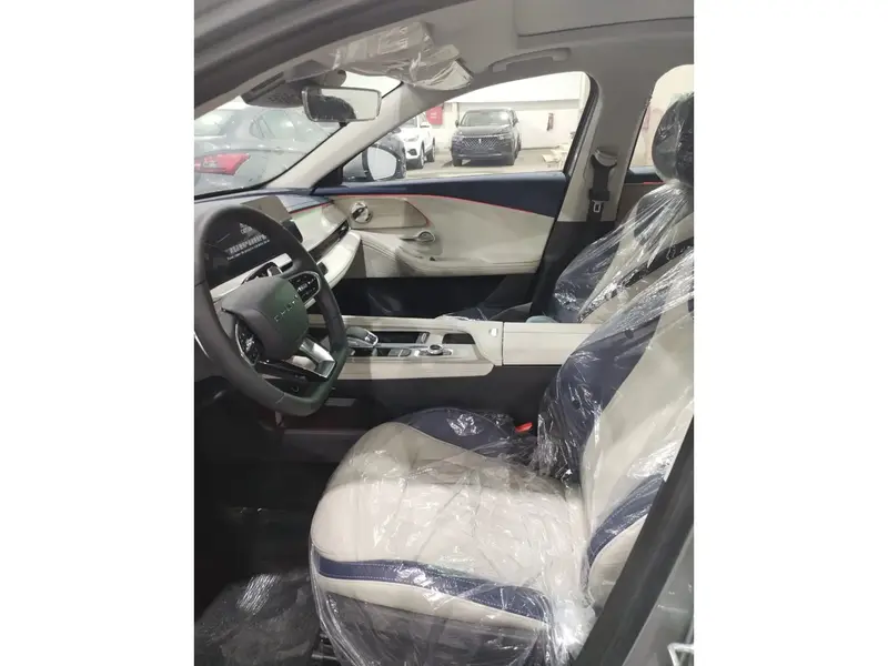 Discover undefined undefined Exterior Interior Images.Find all aspects and details of cars.