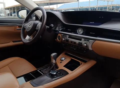 Lexus ES 350 4 door 3.5L 2017