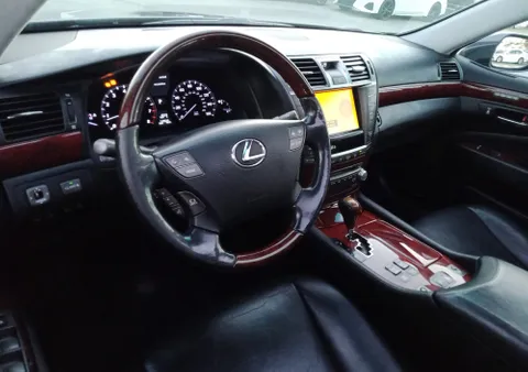 Lexus LS 460 4 door 4.6L SWB 2010
