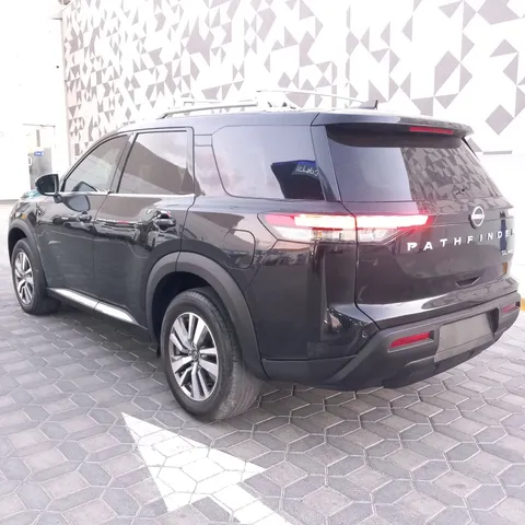 Nissan Pathfinder SV 4WD 2022