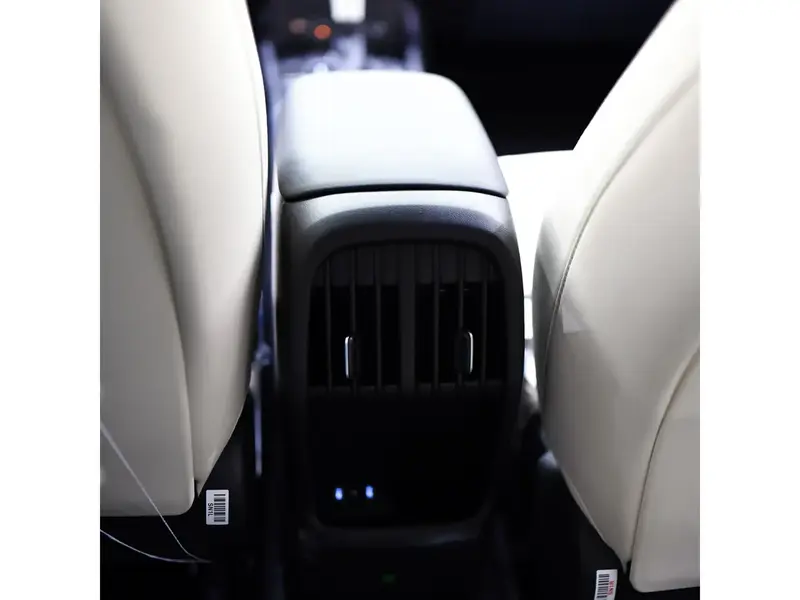 Discover undefined undefined Exterior Interior Images.Find all aspects and details of cars.