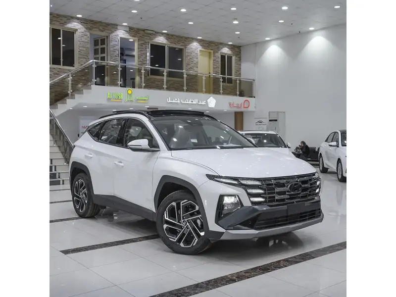 Discover undefined undefined Exterior Interior Images.Find all aspects and details of cars.