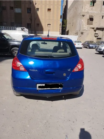 استكشف undefined undefined الصور الخارجية والداخلية. اكتشف جميع جوانب وتفاصيل السيارات.