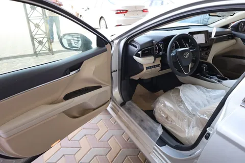 New Toyota Camry 2.5L GLE Hybrid 212 HP 2023