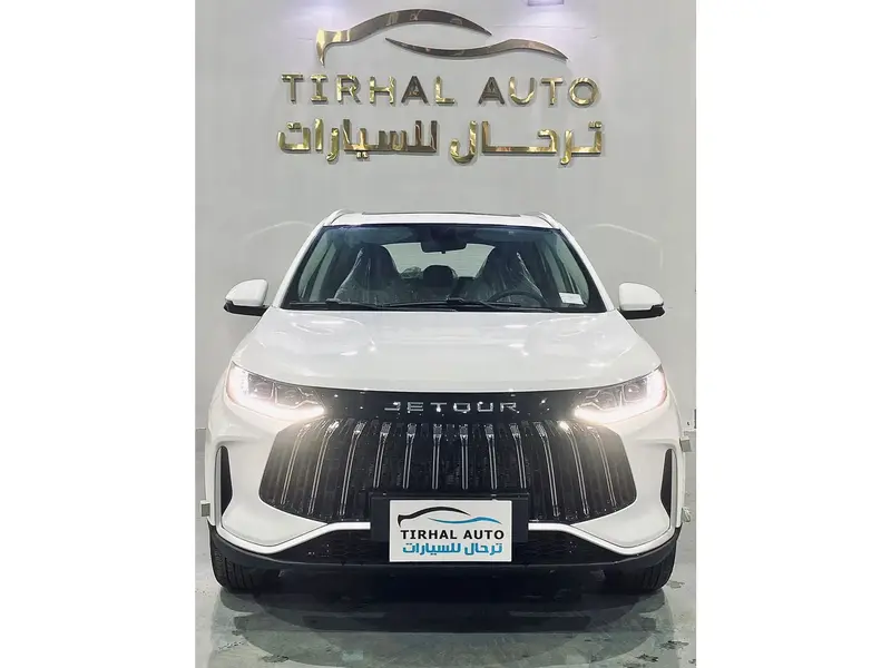 استكشف undefined undefined الصور الخارجية والداخلية. اكتشف جميع جوانب وتفاصيل السيارات.