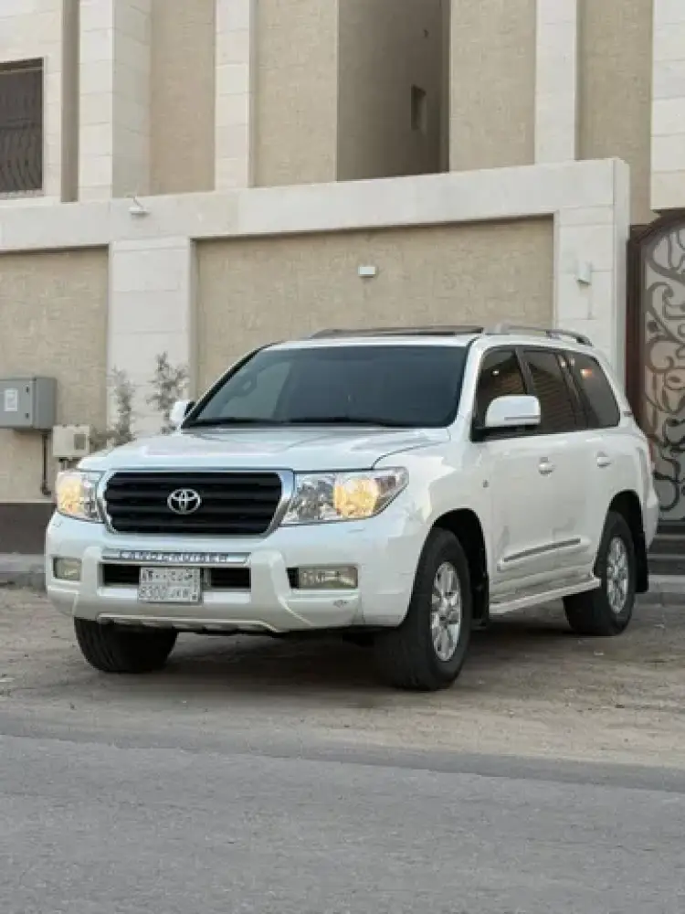 toyota toyota-land-cruiser image Toyota Land Cruiser 2011