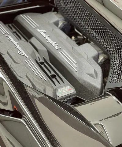 New Lamborghini Revuelto 6.5T V12 HPEV 2024