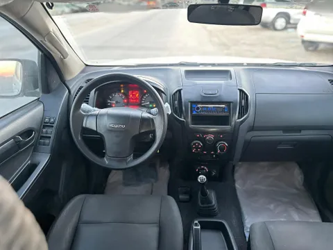 Discover undefined undefined Exterior Interior Images.Find all aspects and details of cars.