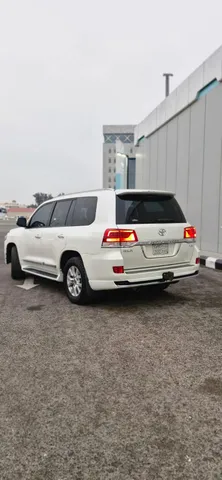 Discover undefined undefined Exterior Interior Images.Find all aspects and details of cars.