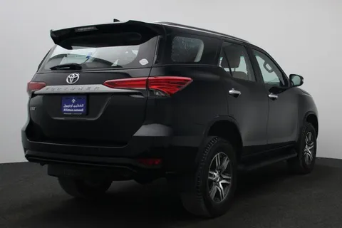 Discover undefined undefined Exterior Interior Images.Find all aspects and details of cars.