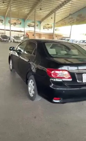 استكشف undefined undefined الصور الخارجية والداخلية. اكتشف جميع جوانب وتفاصيل السيارات.
