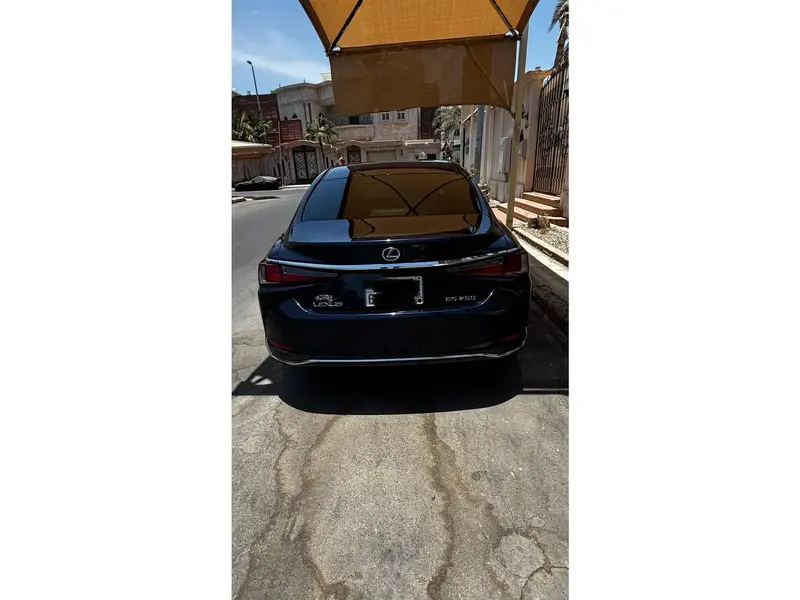 Lexus ES 2024