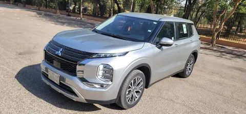 Mitsubishi Outlander 2023