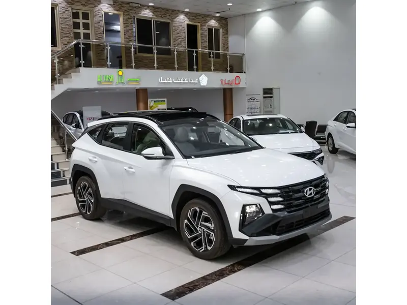 Discover undefined undefined Exterior Interior Images.Find all aspects and details of cars.