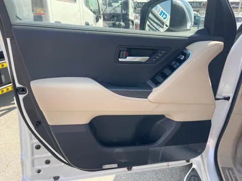 Discover undefined undefined Exterior Interior Images.Find all aspects and details of cars.