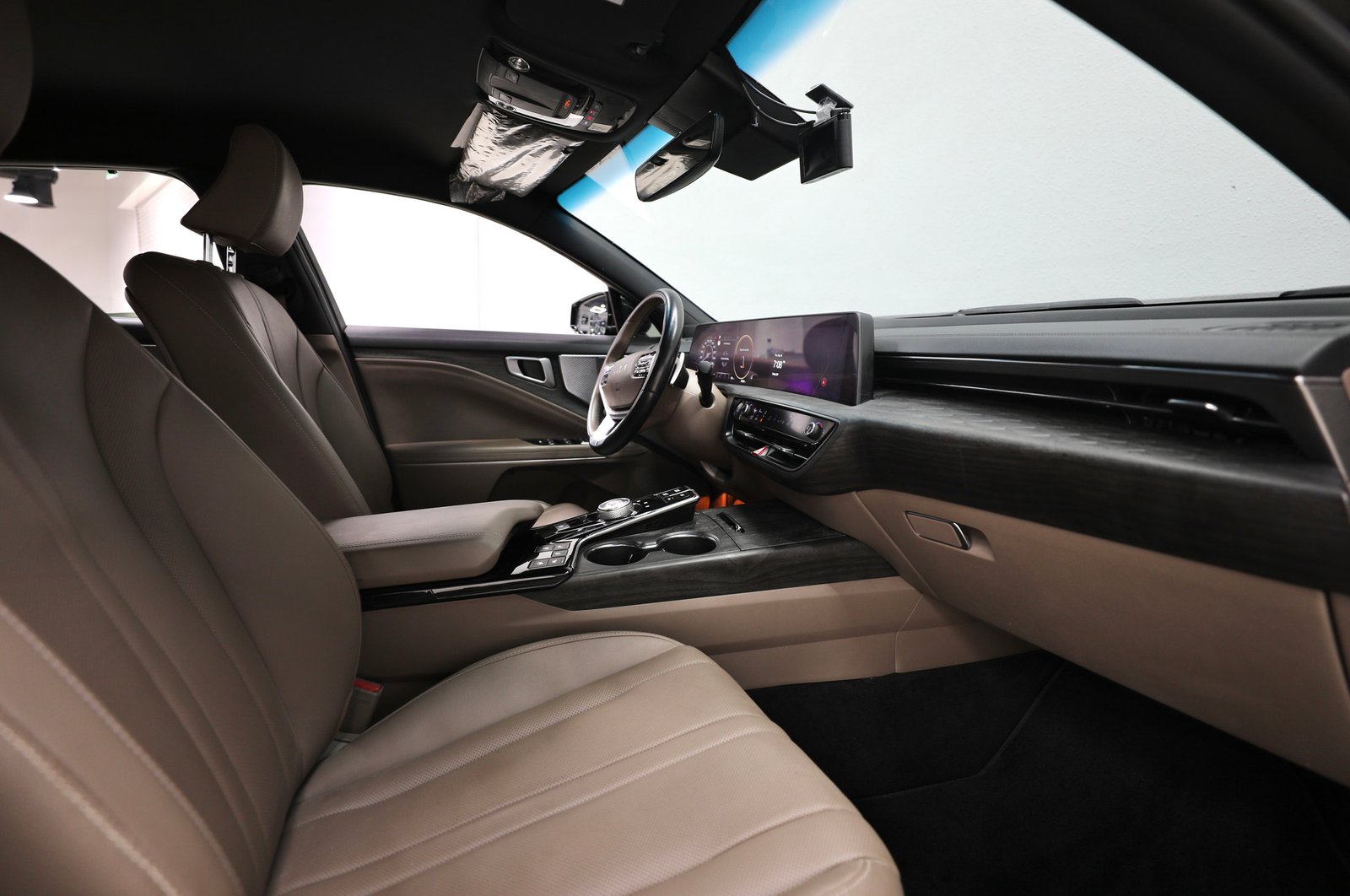Accident Free | 2.5L | Free Insurance and Registration | Under Warranty Till 2026 | A001725