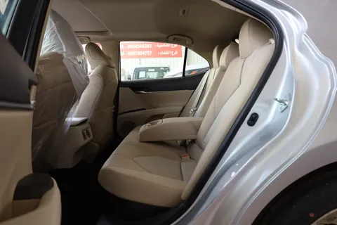 New Toyota Camry 2.5L GLE Hybrid 212 HP 2023
