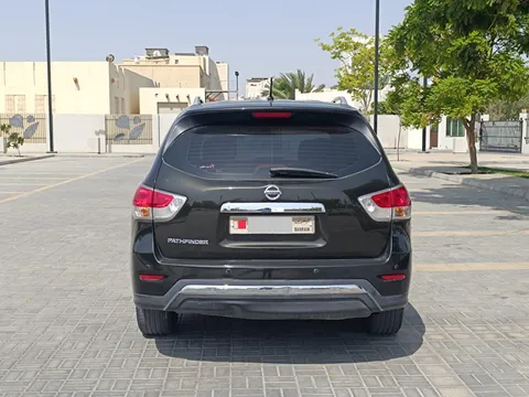 Nissan Pathfinder 3.5L S 2WD 2015