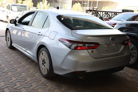 New Toyota Camry 2.5L GLE Hybrid 212 HP 2023